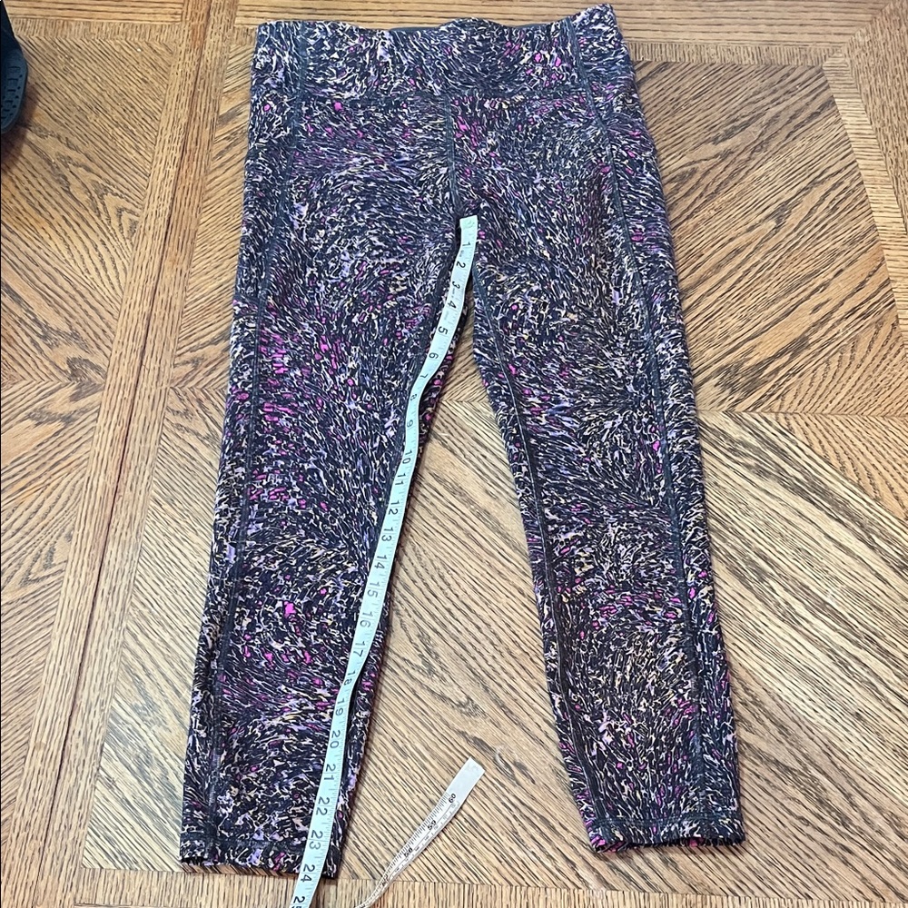 Lululemon leggings with pockets Rare print